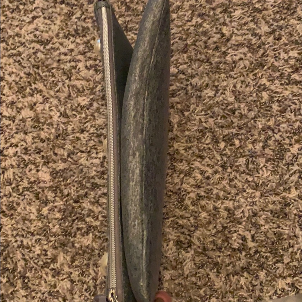 Clutch - Picture 2 of 6